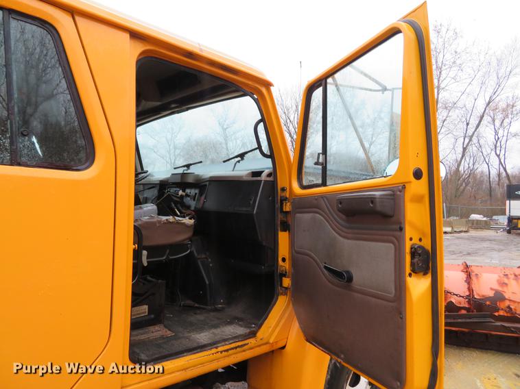 image for item DG3786 2002 International 4900 Crew Cab dump truck