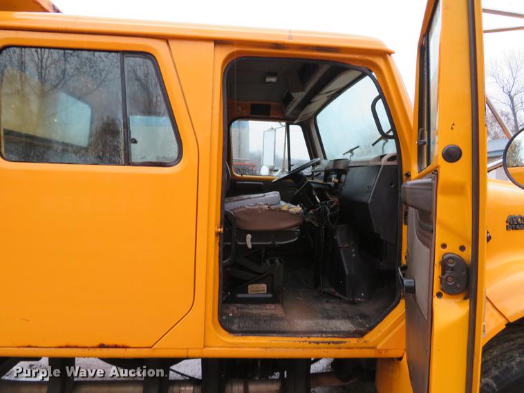 image for item DG3786 2002 International 4900 Crew Cab dump truck