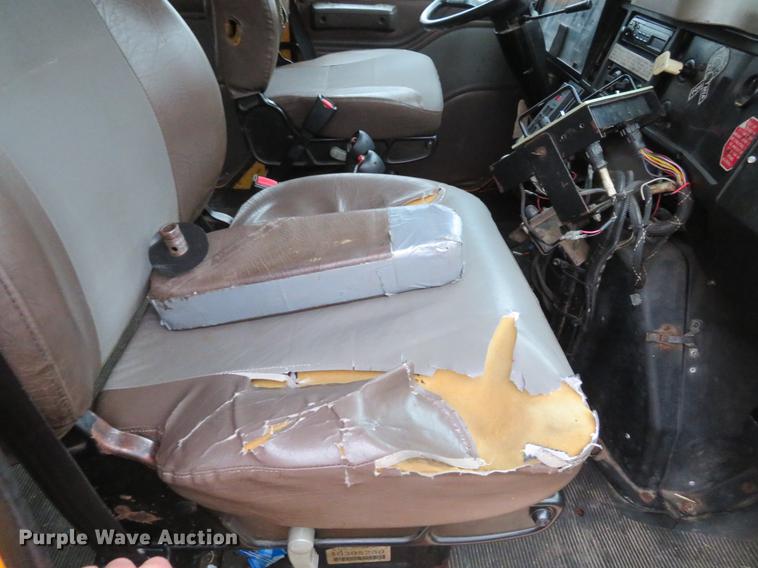 image for item DG3786 2002 International 4900 Crew Cab dump truck