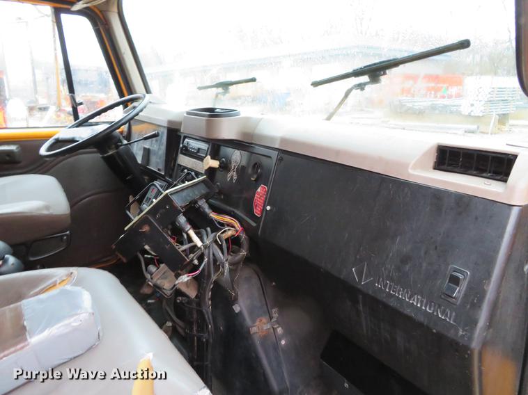 image for item DG3786 2002 International 4900 Crew Cab dump truck