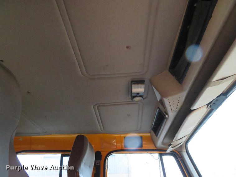 image for item DG3786 2002 International 4900 Crew Cab dump truck