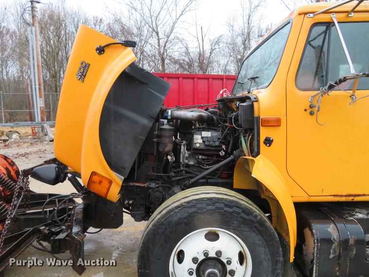 image for item DG3786 2002 International 4900 Crew Cab dump truck