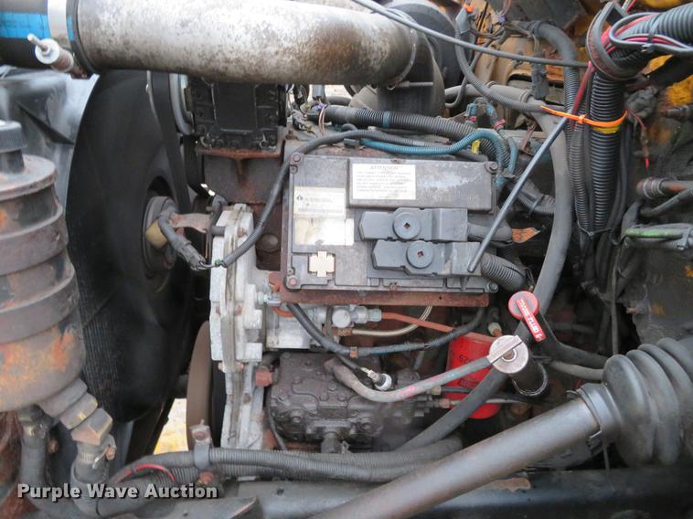 image for item DG3786 2002 International 4900 Crew Cab dump truck