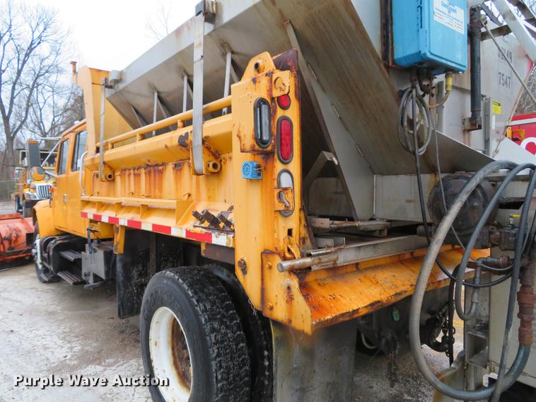 image for item DG3786 2002 International 4900 Crew Cab dump truck