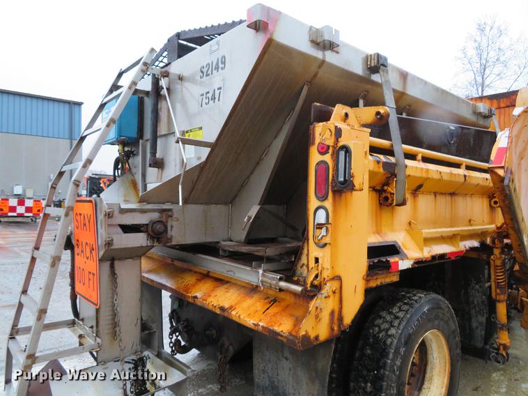 image for item DG3786 2002 International 4900 Crew Cab dump truck