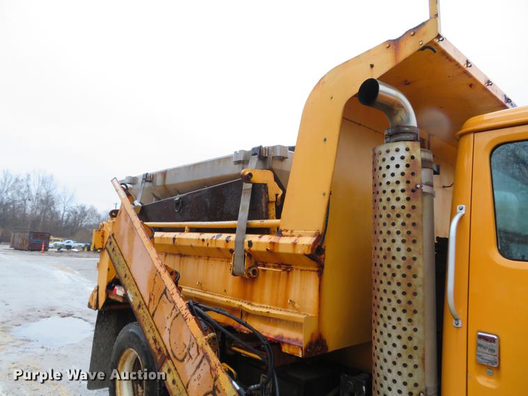 image for item DG3786 2002 International 4900 Crew Cab dump truck