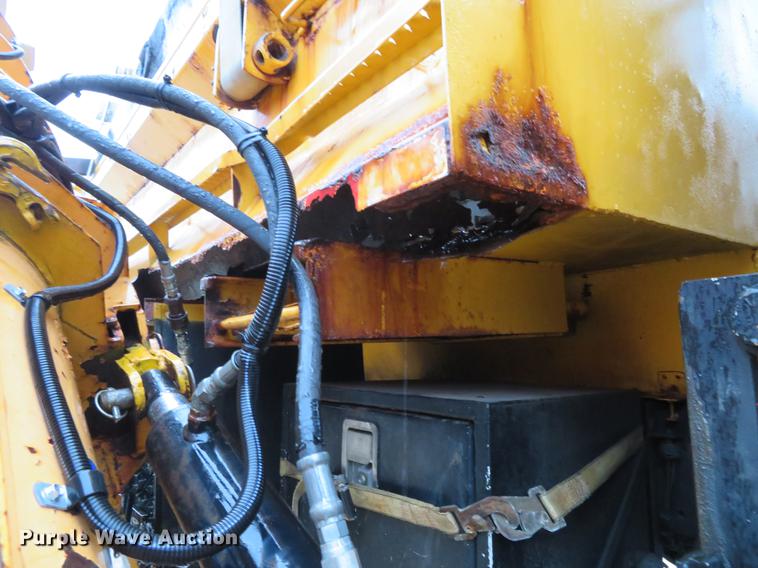 image for item DG3786 2002 International 4900 Crew Cab dump truck