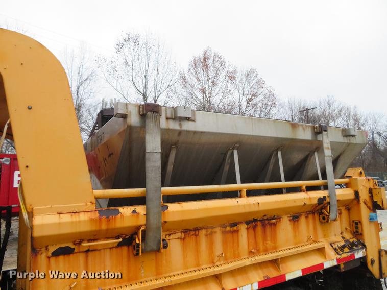 image for item DG3786 2002 International 4900 Crew Cab dump truck