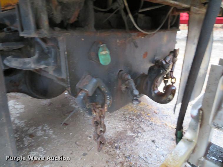 image for item DG3786 2002 International 4900 Crew Cab dump truck