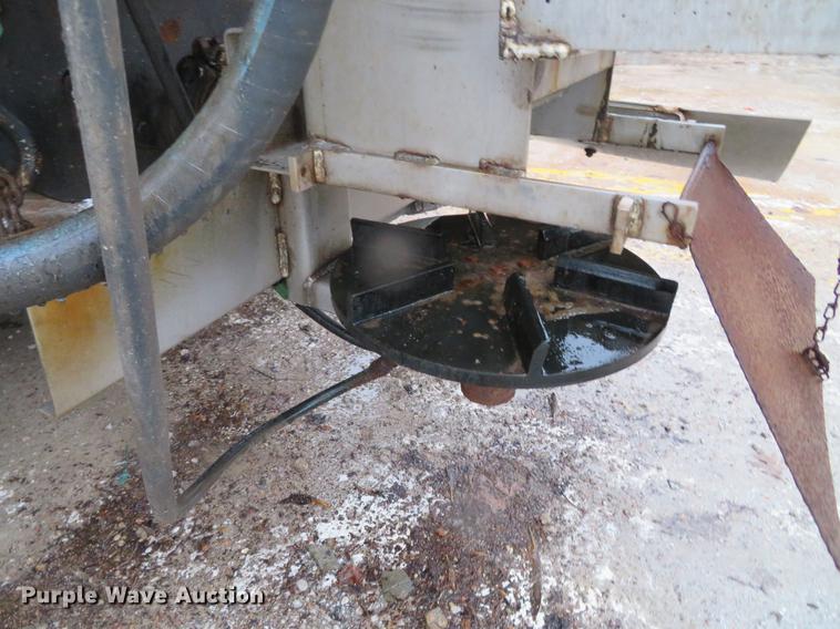 image for item DG3786 2002 International 4900 Crew Cab dump truck