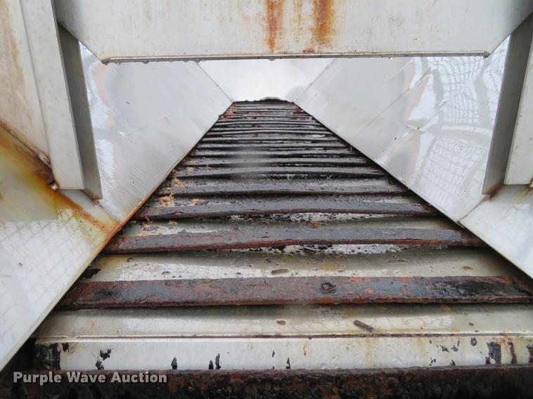 image for item DG3786 2002 International 4900 Crew Cab dump truck