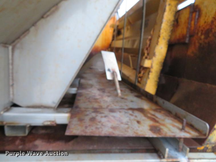 image for item DG3786 2002 International 4900 Crew Cab dump truck