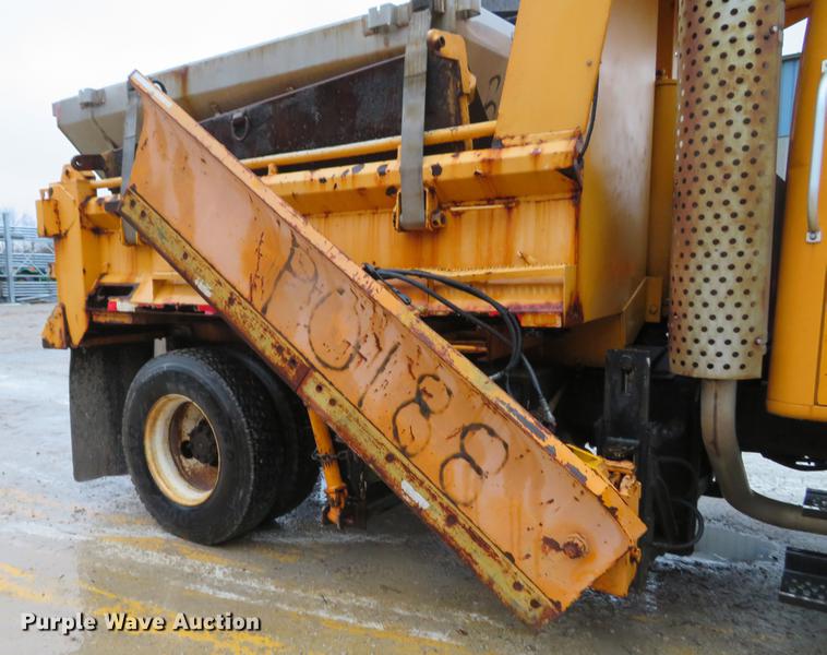 image for item DG3786 2002 International 4900 Crew Cab dump truck