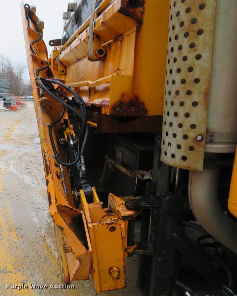 image for item DG3786 2002 International 4900 Crew Cab dump truck