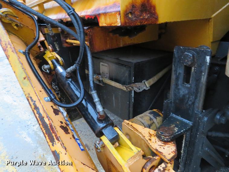 image for item DG3786 2002 International 4900 Crew Cab dump truck