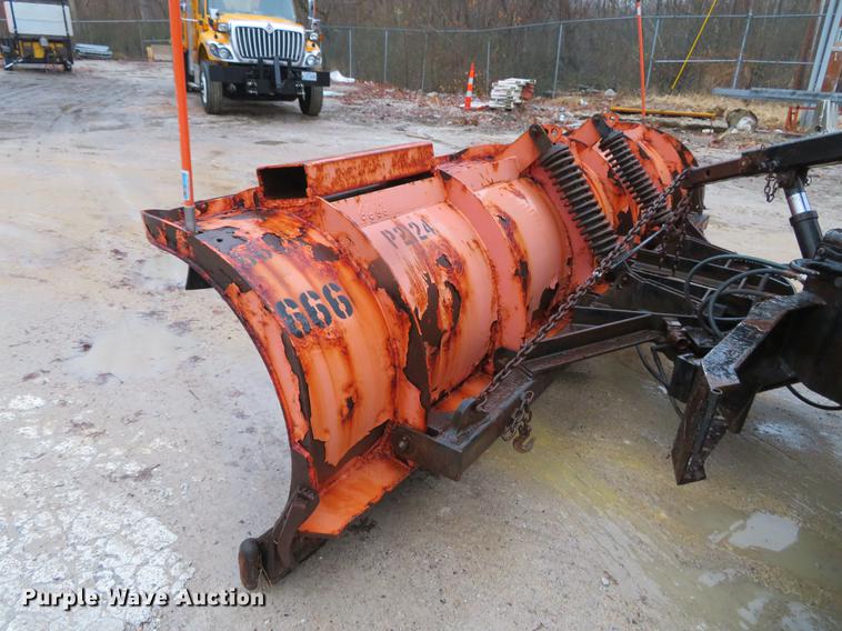 image for item DG3786 2002 International 4900 Crew Cab dump truck