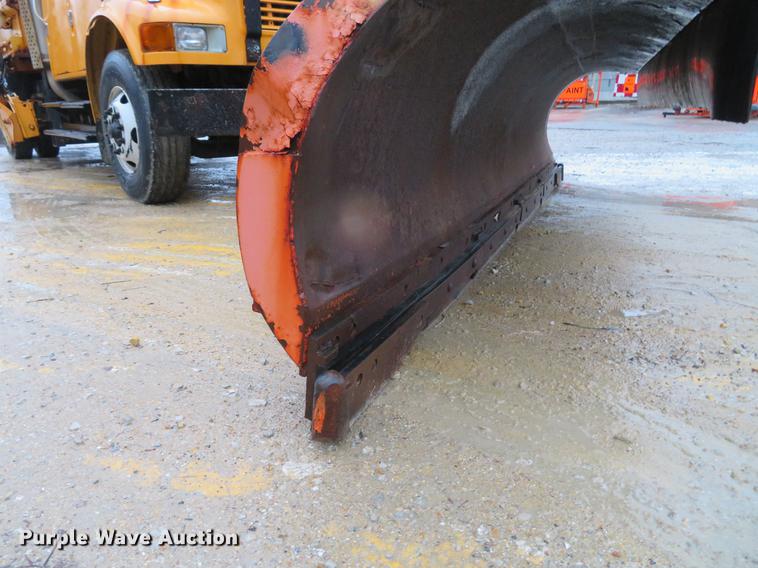 image for item DG3786 2002 International 4900 Crew Cab dump truck