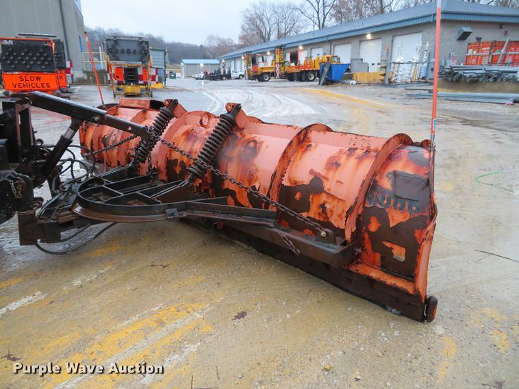 image for item DG3786 2002 International 4900 Crew Cab dump truck