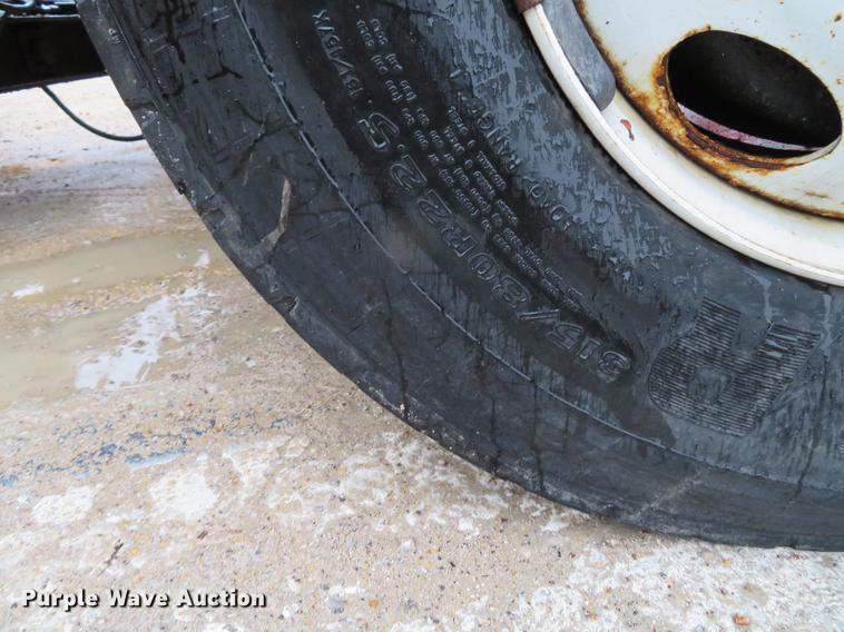 image for item DG3786 2002 International 4900 Crew Cab dump truck