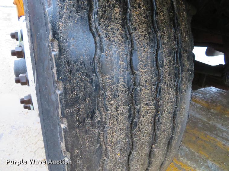 image for item DG3786 2002 International 4900 Crew Cab dump truck