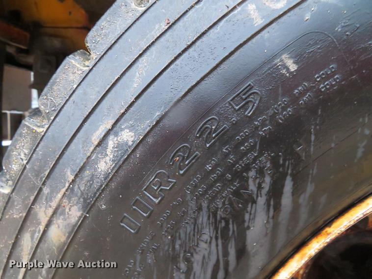 image for item DG3786 2002 International 4900 Crew Cab dump truck