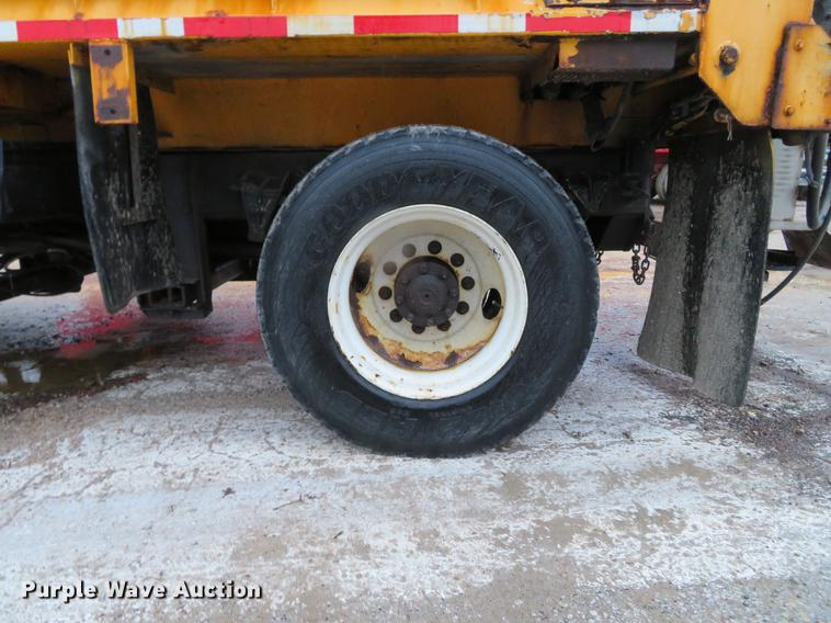 image for item DG3786 2002 International 4900 Crew Cab dump truck