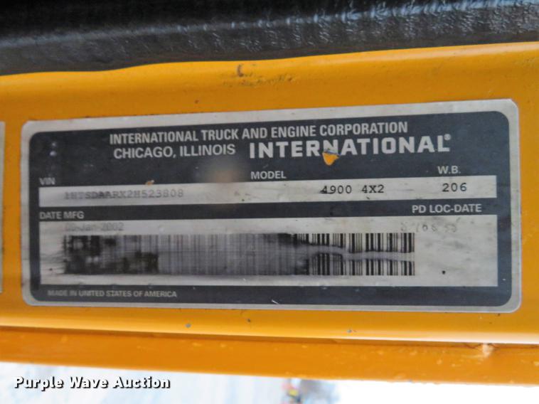 image for item DG3786 2002 International 4900 Crew Cab dump truck