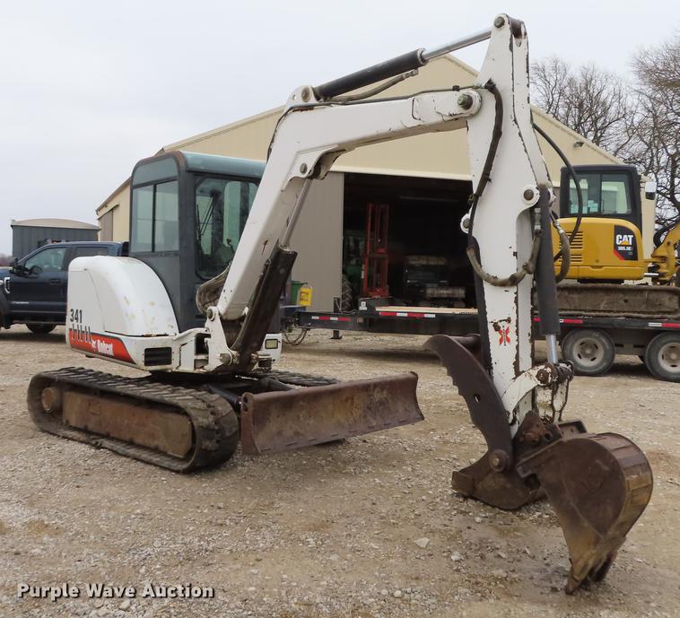 image for item DN9156 2002 Bobcat 341 mini excavator