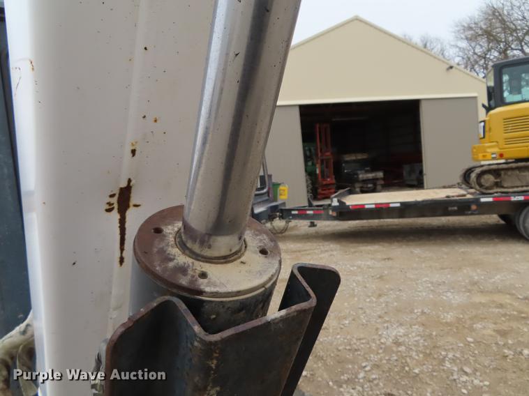 image for item DN9156 2002 Bobcat 341 mini excavator