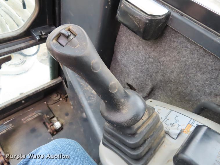 image for item DN9156 2002 Bobcat 341 mini excavator