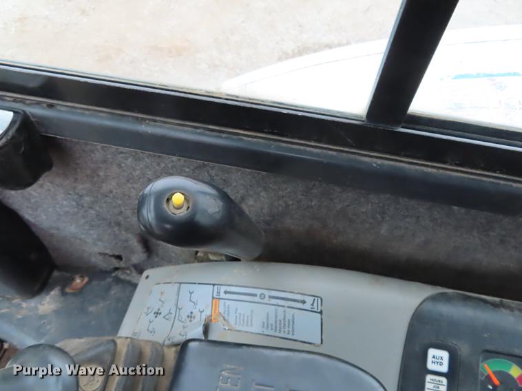 image for item DN9156 2002 Bobcat 341 mini excavator