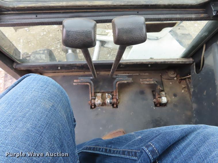 image for item DN9156 2002 Bobcat 341 mini excavator