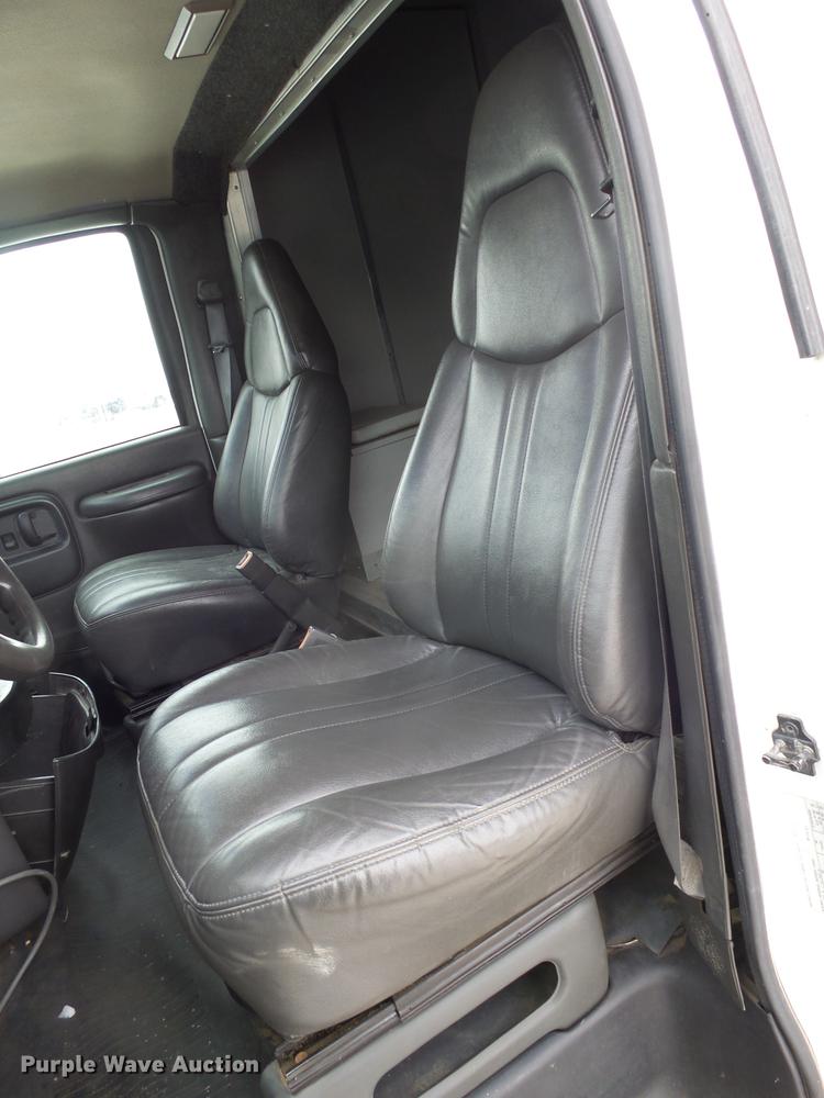 image for item DX9104 2002 Chevrolet Express G3500 van with Cues mainline sewer camera and lateral launch system