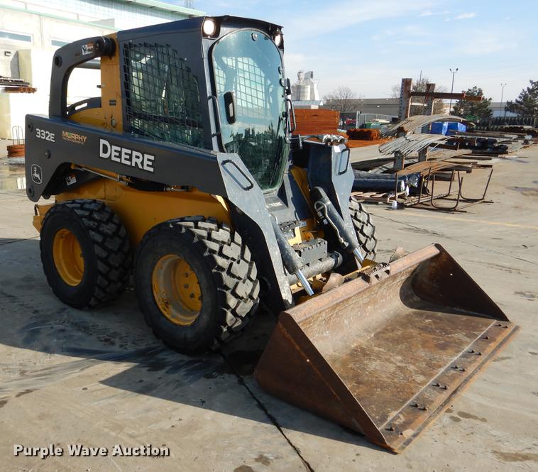 image for item DX9460 2014 John Deere 332E skid steer