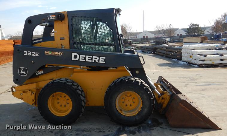 image for item DX9460 2014 John Deere 332E skid steer
