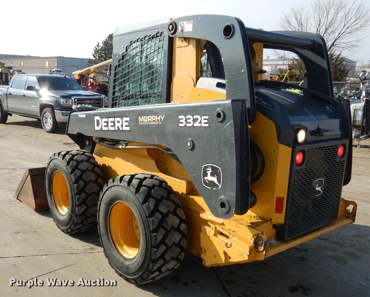 image for item DX9460 2014 John Deere 332E skid steer