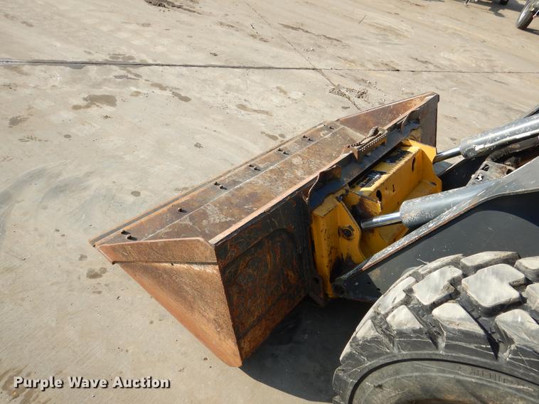image for item DX9460 2014 John Deere 332E skid steer
