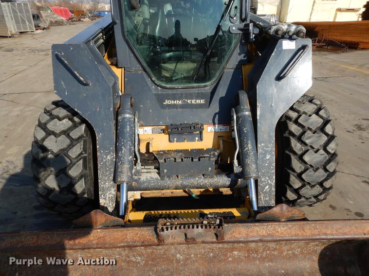 image for item DX9460 2014 John Deere 332E skid steer