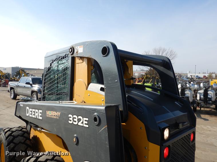 image for item DX9460 2014 John Deere 332E skid steer