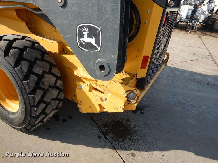 image for item DX9460 2014 John Deere 332E skid steer