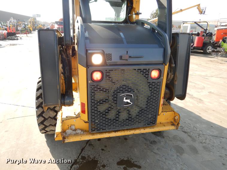 image for item DX9460 2014 John Deere 332E skid steer
