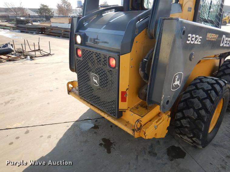 image for item DX9460 2014 John Deere 332E skid steer
