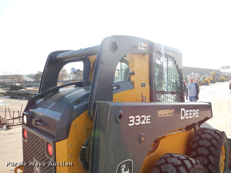 image for item DX9460 2014 John Deere 332E skid steer