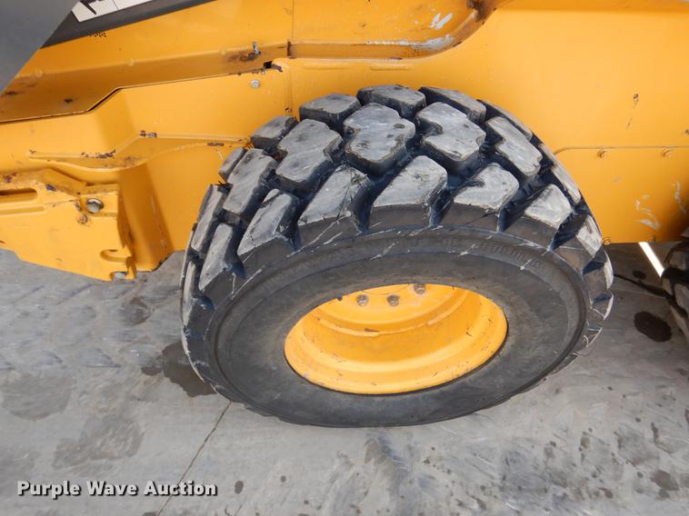 image for item DX9460 2014 John Deere 332E skid steer