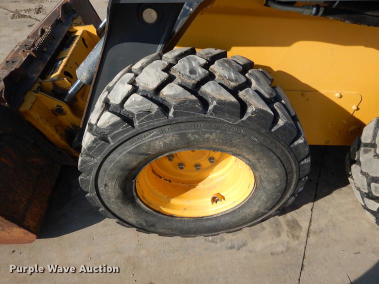 image for item DX9460 2014 John Deere 332E skid steer