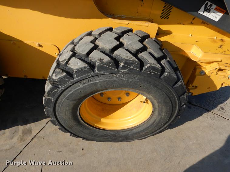 image for item DX9460 2014 John Deere 332E skid steer