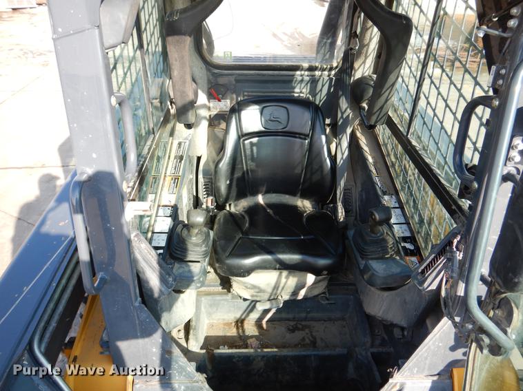 image for item DX9460 2014 John Deere 332E skid steer