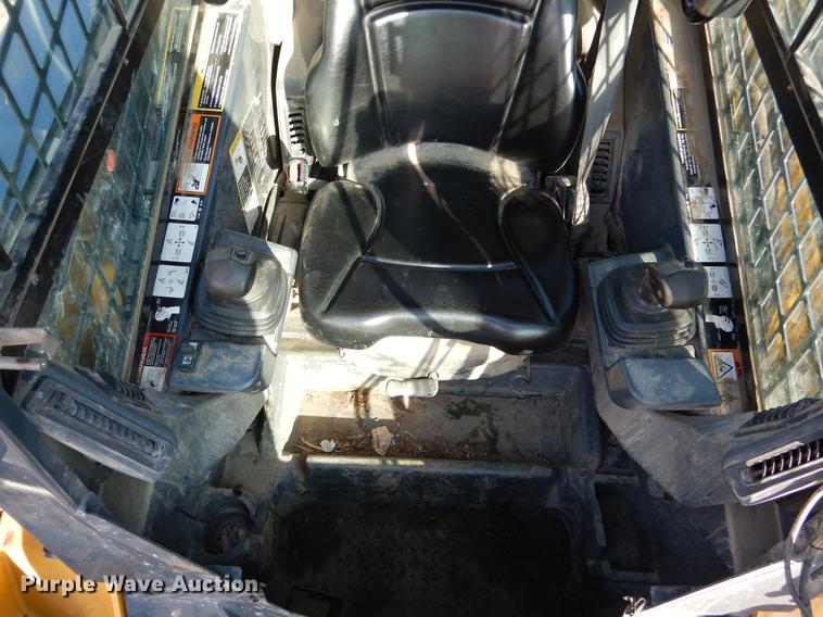 image for item DX9460 2014 John Deere 332E skid steer