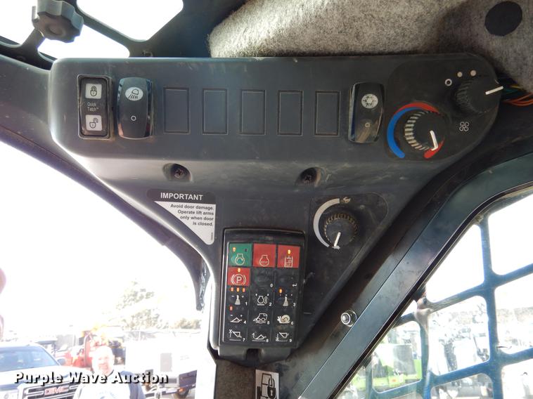 image for item DX9460 2014 John Deere 332E skid steer