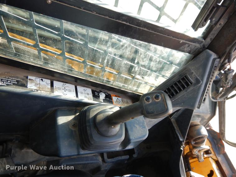 image for item DX9460 2014 John Deere 332E skid steer